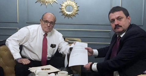 Bộ Tài chính Mỹ trừng phạt đặc vụ Nga cố dìm ông Biden - Ảnh 1. Bộ Tài chính Mỹ trừng phạt đặc vụ Nga cố dìm ông Biden - Ảnh 1.