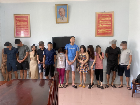Dũng trọc và 4 người bị tạm giữ vì tổ chức sử dụng ma túy trong quán karaoke - Ảnh 2. Dũng trọc và 4 người bị tạm giữ vì tổ chức sử dụng ma túy trong quán karaoke - Ảnh 2.