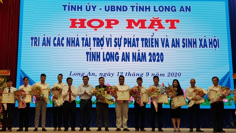 Long An tri ân những người đóng góp phát triển an sinh xã hội - Ảnh 1. Long An tri ân những người đóng góp phát triển an sinh xã hội - Ảnh 1.