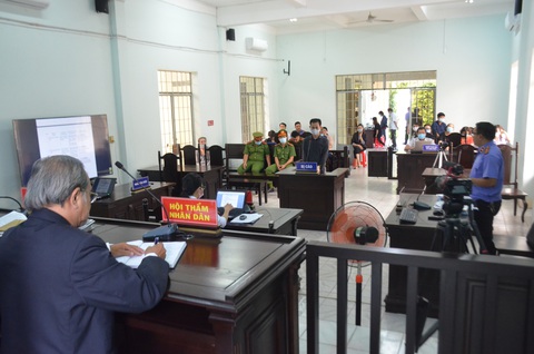 Nhóm móc túi ở trạm xe buýt Suối Tiên lãnh án nặng - Ảnh 1. Nhóm móc túi ở trạm xe buýt Suối Tiên lãnh án nặng - Ảnh 1.