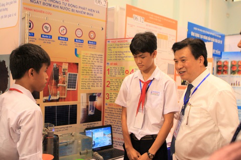 Giảm bớt bài kiểm tra ‘giấy, mực’ khi đánh giá học sinh THCS, THPT - Ảnh 1. Giảm bớt bài kiểm tra ‘giấy, mực’ khi đánh giá học sinh THCS, THPT - Ảnh 1.