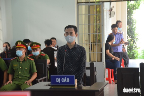 Nhân siêu nhân và nhóm móc túi khách đi xe buýt trước Suối Tiên hầu tòa - Ảnh 1. Nhân siêu nhân và nhóm móc túi khách đi xe buýt trước Suối Tiên hầu tòa - Ảnh 1.