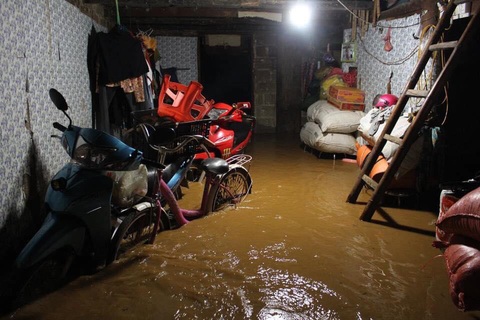 Mưa lũ tạo ra hố sụt rộng gần 40m, sâu khoảng 20m tại Hà Giang - Ảnh 3. Mưa lũ tạo ra hố sụt rộng gần 40m, sâu khoảng 20m tại Hà Giang - Ảnh 3.