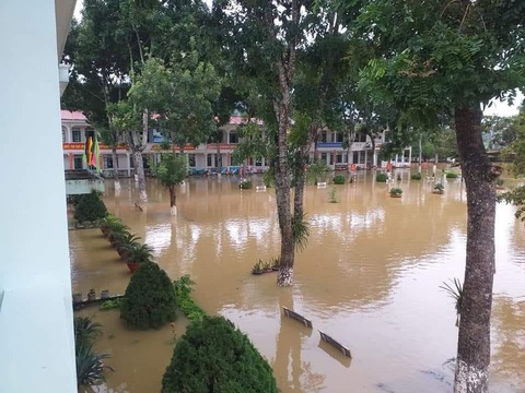 Mưa lũ tạo ra hố sụt rộng gần 40m, sâu khoảng 20m tại Hà Giang - Ảnh 6. Mưa lũ tạo ra hố sụt rộng gần 40m, sâu khoảng 20m tại Hà Giang - Ảnh 6.