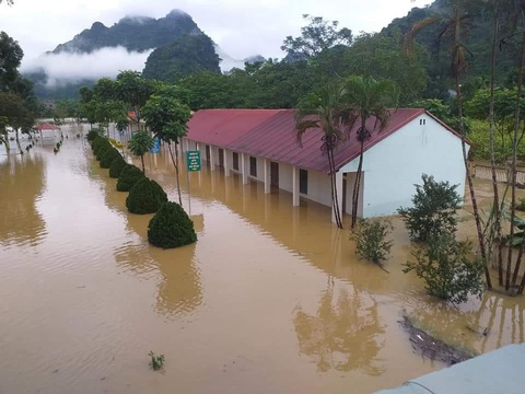 Mưa lũ tạo ra hố sụt rộng gần 40m, sâu khoảng 20m tại Hà Giang - Ảnh 7. Mưa lũ tạo ra hố sụt rộng gần 40m, sâu khoảng 20m tại Hà Giang - Ảnh 7.