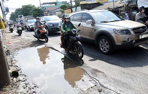 Chỉ 5,7km đường Phạm Văn Bạch, 13 năm mở rộng chưa xong - Ảnh 1. Chỉ 5,7km đường Phạm Văn Bạch, 13 năm mở rộng chưa xong - Ảnh 1.