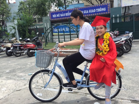 Nhận phần thưởng chiếc xe đạp tiền triệu, cô bạn lớp 3 tặng lại học sinh nghèo - Ảnh 1. Nhận phần thưởng chiếc xe đạp tiền triệu, cô bạn lớp 3 tặng lại học sinh nghèo - Ảnh 1.