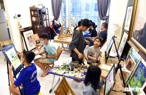 Chàng họa sĩ với 7 lớp dạy vẽ miễn phí - Ảnh 6. Chàng họa sĩ với 7 lớp dạy vẽ miễn phí - Ảnh 6.