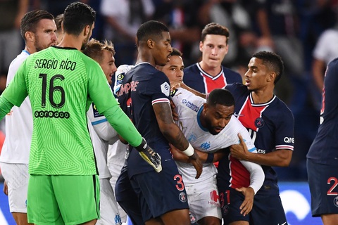 Xem khoảnh khắc hỗn loạn cuối trận PSG và Neymar nhận thẻ đỏ phút 99 - Ảnh 4. Xem khoảnh khắc hỗn loạn cuối trận PSG và Neymar nhận thẻ đỏ phút 99 - Ảnh 4.
