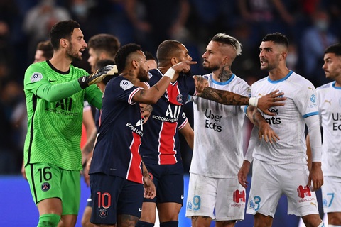 Xem khoảnh khắc hỗn loạn cuối trận PSG và Neymar nhận thẻ đỏ phút 99 - Ảnh 5. Xem khoảnh khắc hỗn loạn cuối trận PSG và Neymar nhận thẻ đỏ phút 99 - Ảnh 5.