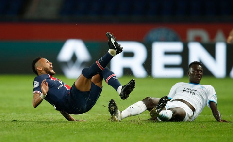 Sốc: Đánh nhau phút 90+6, trọng tài rút 5 thẻ đỏ và Neymar bị đuổi vì đánh nguội - Ảnh 1. Sốc: Đánh nhau phút 90+6, trọng tài rút 5 thẻ đỏ và Neymar bị đuổi vì đánh nguội - Ảnh 1.