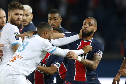 Sốc: Đánh nhau phút 90+6, trọng tài rút 5 thẻ đỏ và Neymar bị đuổi vì đánh nguội - Ảnh 2. Sốc: Đánh nhau phút 90+6, trọng tài rút 5 thẻ đỏ và Neymar bị đuổi vì đánh nguội - Ảnh 2.