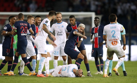 Xem khoảnh khắc hỗn loạn cuối trận PSG và Neymar nhận thẻ đỏ phút 99 - Ảnh 2. Xem khoảnh khắc hỗn loạn cuối trận PSG và Neymar nhận thẻ đỏ phút 99 - Ảnh 2.
