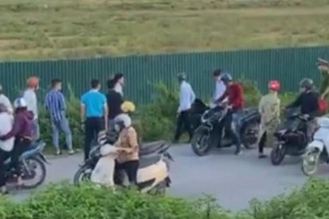 Chiến sĩ CSCĐ bị tài xế tông tử vong khi kiểm tra xe nghi vận chuyển hàng cấm - Ảnh 1. Chiến sĩ CSCĐ bị tài xế tông tử vong khi kiểm tra xe nghi vận chuyển hàng cấm - Ảnh 1.