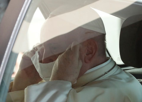 Giáo hoàng Francis tiếp xúc với hồng y mắc COVID-19 - Ảnh 1. Giáo hoàng Francis tiếp xúc với hồng y mắc COVID-19 - Ảnh 1.