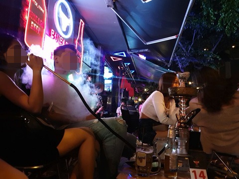 Đại lộ bia Phạm Văn Đồng chơi gì cũng có mà chính quyền bó tay? - Ảnh 1. Đại lộ bia Phạm Văn Đồng chơi gì cũng có mà chính quyền bó tay? - Ảnh 1.