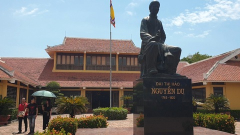 200 năm, hậu thế nhớ Tố Như - Kỳ 4: Bởi đâu đời Kiều lận đận? - Ảnh 1. 200 năm, hậu thế nhớ Tố Như - Kỳ 4: Bởi đâu đời Kiều lận đận? - Ảnh 1.