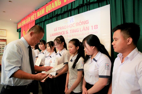 Quỹ Lawrence S. Ting và Công ty Phú Mỹ Hưng trao học bổng hơn 8,5 tỷ đồng - Ảnh 1. Quỹ Lawrence S. Ting và Công ty Phú Mỹ Hưng trao học bổng hơn 8,5 tỷ đồng - Ảnh 1.