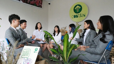 Nhóm bạn trẻ 10X vô địch khởi nghiệp quốc tế nhờ... cùi bắp - Ảnh 2. Nhóm bạn trẻ 10X vô địch khởi nghiệp quốc tế nhờ... cùi bắp - Ảnh 2.