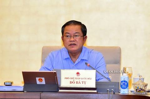 Nhiều nước có giao công an quản lý sát hạch, cấp bằng lái xe? - Ảnh 1. Nhiều nước có giao công an quản lý sát hạch, cấp bằng lái xe? - Ảnh 1.