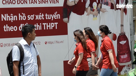 Trúng tuyển đại học quá dễ - Ảnh 1. Trúng tuyển đại học quá dễ - Ảnh 1.