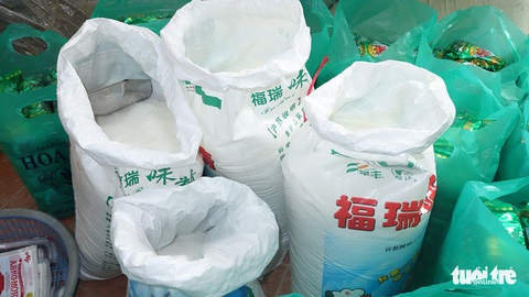 Bắt 2 vợ chồng thuê nhà trọ để sản xuất trà, bột ngọt giả nhiều nhãn mác - Ảnh 4. Bắt 2 vợ chồng thuê nhà trọ để sản xuất trà, bột ngọt giả nhiều nhãn mác - Ảnh 4.