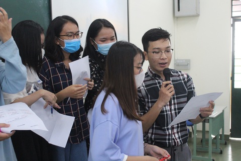 Học vừa đủ thôi, còn thời gian để hoạt động cộng đồng - Ảnh 1. Học vừa đủ thôi, còn thời gian để hoạt động cộng đồng - Ảnh 1.