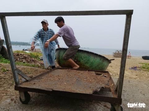 Vừa đi học lại sau COVID-19, học sinh Đà Nẵng lại nghỉ vì bão - Ảnh 2. Vừa đi học lại sau COVID-19, học sinh Đà Nẵng lại nghỉ vì bão - Ảnh 2.
