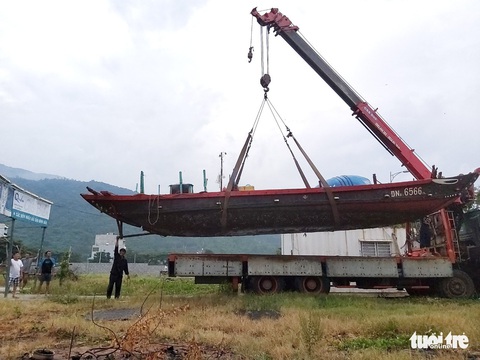 Người miền Trung kéo thuyền lên bờ, chèn bao cát lên mái nhà chống bão - Ảnh 15. Người miền Trung kéo thuyền lên bờ, chèn bao cát lên mái nhà chống bão - Ảnh 15.