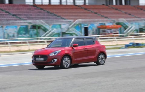 Suzuki Swift, sức hấp dẫn của chiếc xe đô thị năng động hiện đại - Ảnh 3. Suzuki Swift, sức hấp dẫn của chiếc xe đô thị năng động hiện đại - Ảnh 3.