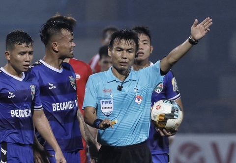 Giai đoạn 2 V-League 2020: VFF sẽ đưa trọng tài từng bẻ còi trở lại? - Ảnh 1. Giai đoạn 2 V-League 2020: VFF sẽ đưa trọng tài từng bẻ còi trở lại? - Ảnh 1.