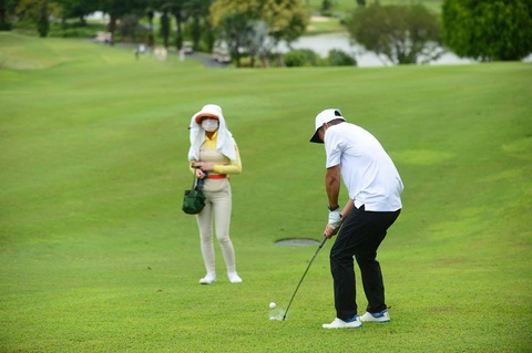 Giải Golf for Start-up 2020: Các golfer vượt qua khó khăn về thời tiết - Ảnh 3. Giải Golf for Start-up 2020: Các golfer vượt qua khó khăn về thời tiết - Ảnh 3.