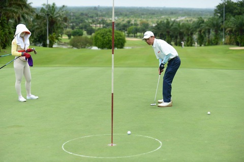 Giải Golf for Start-up 2020: Các golfer vượt qua khó khăn về thời tiết - Ảnh 4. Giải Golf for Start-up 2020: Các golfer vượt qua khó khăn về thời tiết - Ảnh 4.
