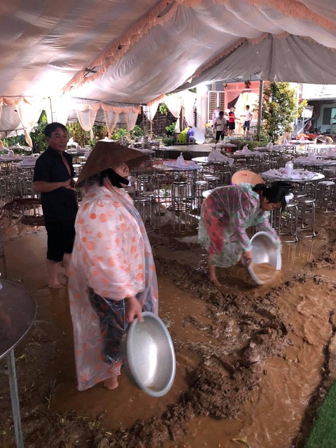 Bão đi vào giữa Quảng Trị - Thừa Thiên Huế, giảm cường độ còn cấp 7-8 - Ảnh 11. Bão đi vào giữa Quảng Trị - Thừa Thiên Huế, giảm cường độ còn cấp 7-8 - Ảnh 11.