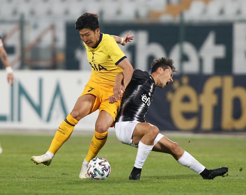 Tottenham vất vả giành chiến thắng nhờ đối phương bị đuổi 2 người - Ảnh 1. Tottenham vất vả giành chiến thắng nhờ đối phương bị đuổi 2 người - Ảnh 1.