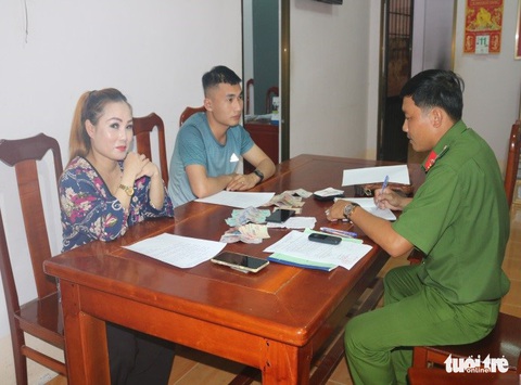 Phát hiện nhóm người cho vay với lãi suất cắt cổ 25%/tháng - Ảnh 2. Phát hiện nhóm người cho vay với lãi suất cắt cổ 25%/tháng - Ảnh 2.