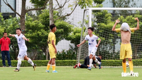 Đàn em Xuân Trường đá phạt góc ghi bàn ở ngày khai màn VCK U17 quốc gia 2020 - Ảnh 5. Đàn em Xuân Trường đá phạt góc ghi bàn ở ngày khai màn VCK U17 quốc gia 2020 - Ảnh 5.