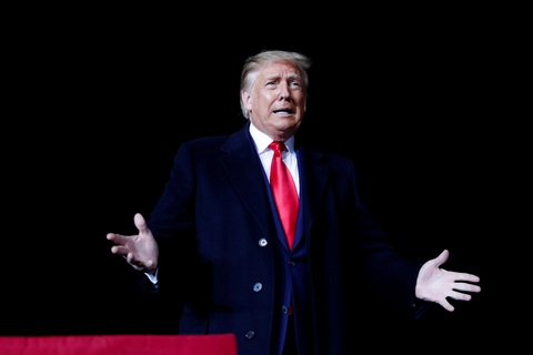 Ông Trump: Tôi mất hết bạn bè sau khi thành tổng thống - Ảnh 1. Ông Trump: Tôi mất hết bạn bè sau khi thành tổng thống - Ảnh 1.