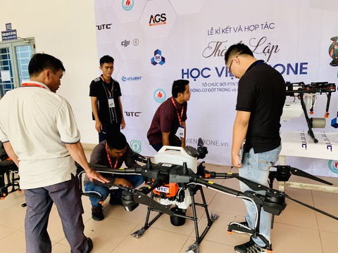 Thành lập Học viện đào tạo máy bay không người lái đầu tiên tại Việt Nam - Ảnh 1. Thành lập Học viện đào tạo máy bay không người lái đầu tiên tại Việt Nam - Ảnh 1.