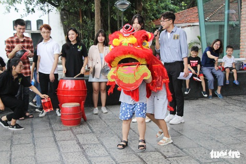 Nghệ nhân tất bật chuẩn bị giới thiệu hồn Tết Trung thu ở Bảo tàng Dân tộc học - Ảnh 2. Nghệ nhân tất bật chuẩn bị giới thiệu hồn Tết Trung thu ở Bảo tàng Dân tộc học - Ảnh 2.