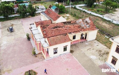 Người dân Hà Tĩnh ‘quay cuồng’ với lốc xoáy - Ảnh 4. Người dân Hà Tĩnh ‘quay cuồng’ với lốc xoáy - Ảnh 4.