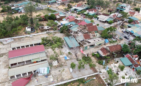 Người dân Hà Tĩnh ‘quay cuồng’ với lốc xoáy - Ảnh 3. Người dân Hà Tĩnh ‘quay cuồng’ với lốc xoáy - Ảnh 3.