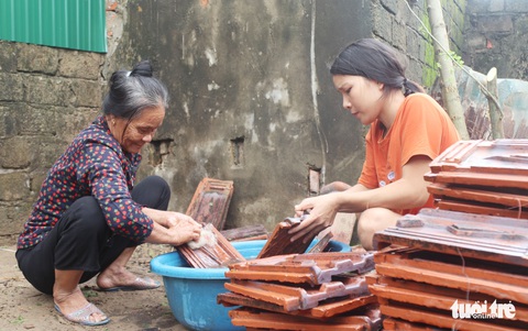 Người dân Hà Tĩnh ‘quay cuồng’ với lốc xoáy - Ảnh 10. Người dân Hà Tĩnh ‘quay cuồng’ với lốc xoáy - Ảnh 10.