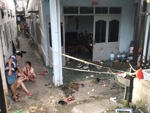 Nhắc nhóm thanh niên tụ tập nẹt pô, người đàn ông và con gái bị chém trọng thương - Ảnh 1. Nhắc nhóm thanh niên tụ tập nẹt pô, người đàn ông và con gái bị chém trọng thương - Ảnh 1.