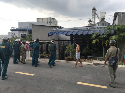 Nhắc nhóm thanh niên tụ tập nẹt pô, người đàn ông và con gái bị chém trọng thương - Ảnh 2. Nhắc nhóm thanh niên tụ tập nẹt pô, người đàn ông và con gái bị chém trọng thương - Ảnh 2.