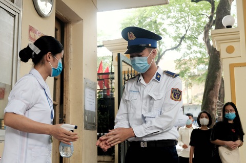Phụ huynh và thí sinh lo lắng trước kỳ thi THPT đợt 2 - Ảnh 1. Phụ huynh và thí sinh lo lắng trước kỳ thi THPT đợt 2 - Ảnh 1.