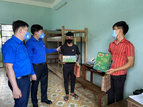 Đội phòng dịch, xe 0 đồng... tiếp sức mùa thi ở tâm dịch Đà Nẵng - Ảnh 2. Đội phòng dịch, xe 0 đồng... tiếp sức mùa thi ở tâm dịch Đà Nẵng - Ảnh 2.