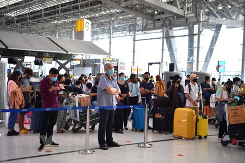 Đón hơn 570 công dân Việt từ Thái Lan, Uzbekistan về nước - Ảnh 1. Đón hơn 570 công dân Việt từ Thái Lan, Uzbekistan về nước - Ảnh 1.
