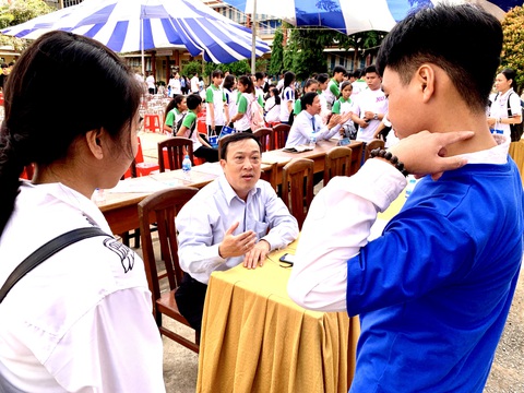 Hơn 500 thí sinh đầu tiên trúng tuyển vào ĐH Luật TP.HCM - Ảnh 1. Hơn 500 thí sinh đầu tiên trúng tuyển vào ĐH Luật TP.HCM - Ảnh 1.