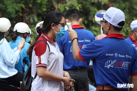 Phụ huynh và thí sinh lo lắng trước kỳ thi THPT đợt 2 - Ảnh 2. Phụ huynh và thí sinh lo lắng trước kỳ thi THPT đợt 2 - Ảnh 2.
